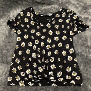 Daisy shirt sleeve shirt in the size small